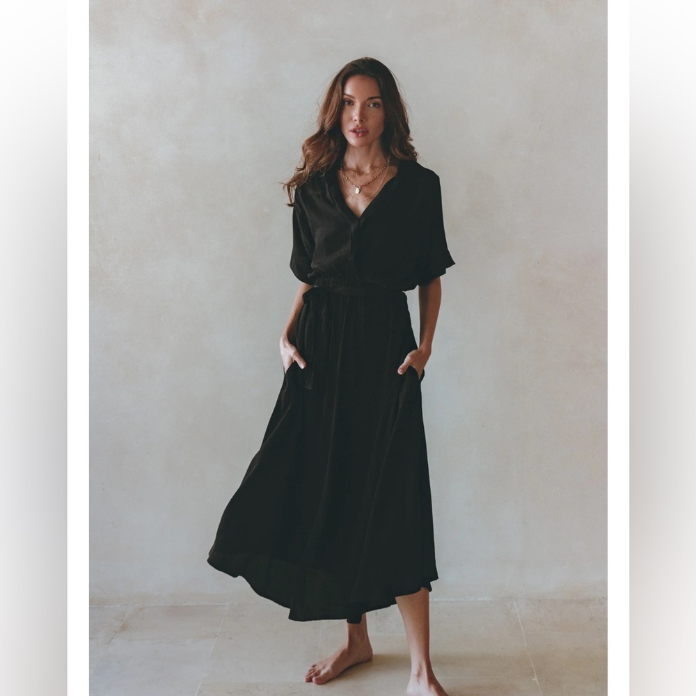 Gorgeous midi dress, cinches @ waist with beautiful lace detail along collarbone